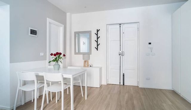 GuestHost - Delightful and bright studio located in the historic center of Bologna is able to accommodate up to 4 people and equipped with every comfort, you will feel yourself at home! The apartment is located in the center, where you can enjoy all the