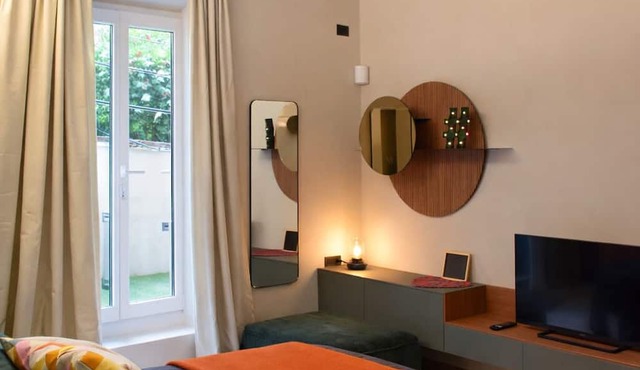 Large three-room apartment sleeps 5, 2 bathrooms - M4 Dateo in Milano