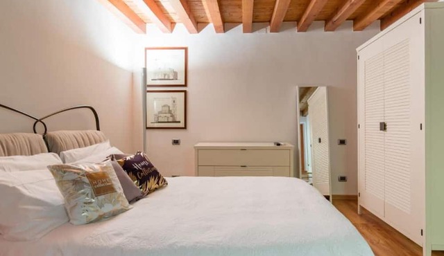 Apartment 'Sant' Eufemia Verona' with Balcony, Wi-Fi and Air Conditioning in Verona