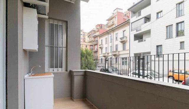 GuestHost - Bright apartment of about 85 sqm, able to accommodate up to 5 people, located on the mezzanine floor of a building (NO elevator - there are some steps to climb).The property is located in a residential area of ​Milan, full of services an in Milan
