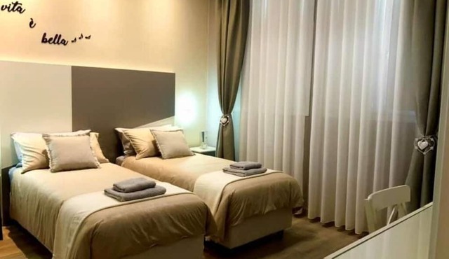 Sweet Room - Room 2 - 10 minutes from the Fair and the central station