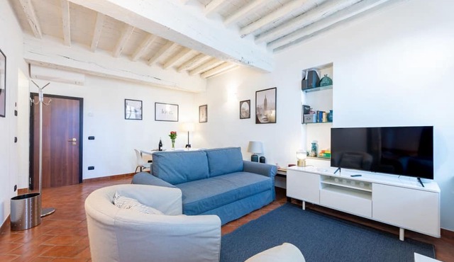 Comfortable 55 sqm apartment in the heart of Parma. The accommodation, which can host up to 4 guests, is located on the first floor of a period building without lift. Please note that there is one step to access the building and stairs to reach the apart