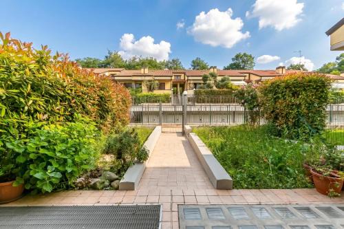 Juliette House: Shared Pool & Relax - Happy Rentals in Salò
