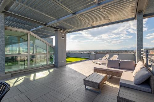 GuestHost - Skyline Penthouse in Treviglio