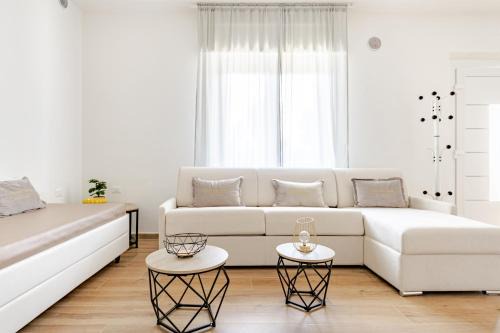 Villa Guerrazzi - 5 Bedrooms, 5 Bathrooms, Private Parking - P r a t u r e c c i Group