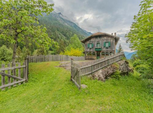 Chalet Villa Ragada by Interhome in Carisolo