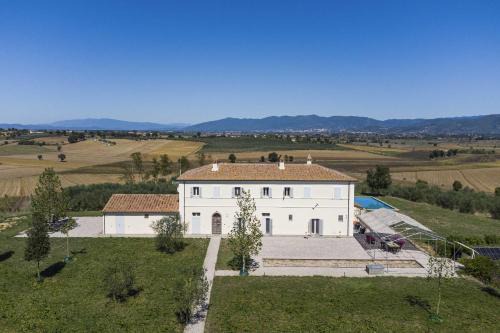 Villa Farneta by Mmega in Cortona